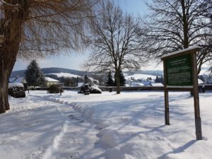 alter Friedhof im Winter